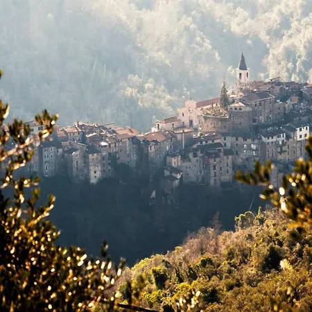 Prázdninový dům Book Your At Bella Vista, Liguria Apricale