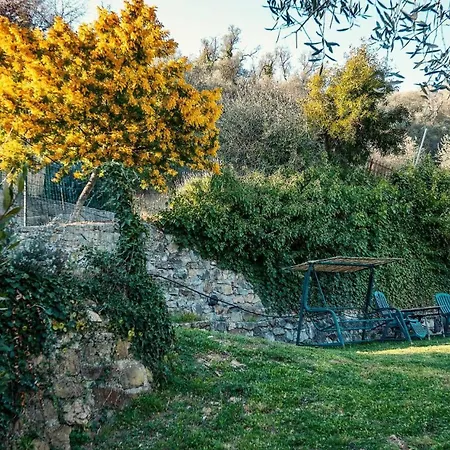 Prázdninový dům Book Your At Bella Vista, Liguria Apricale
